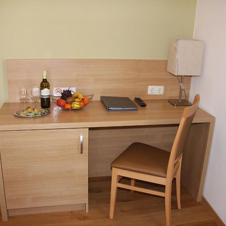 Weinhotel Rieder Poysdorf Buitenkant foto