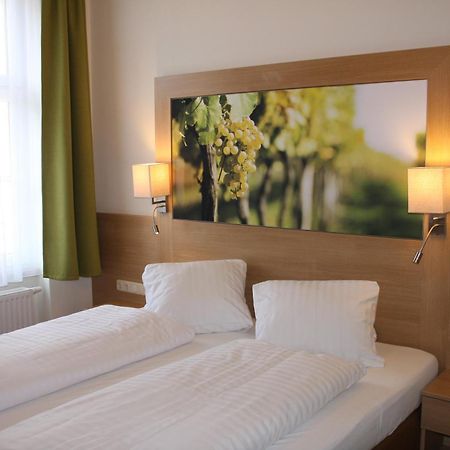 Weinhotel Rieder Poysdorf Buitenkant foto