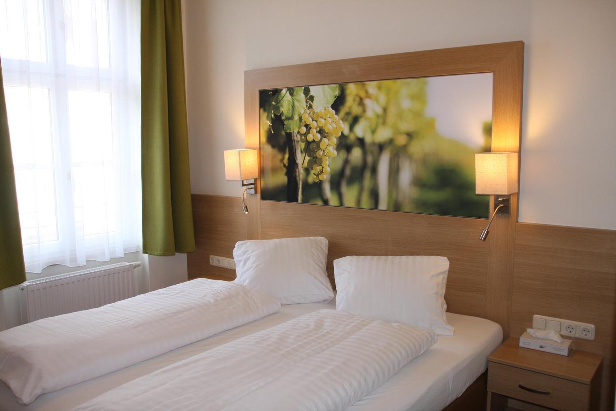 Weinhotel Rieder Poysdorf Buitenkant foto
