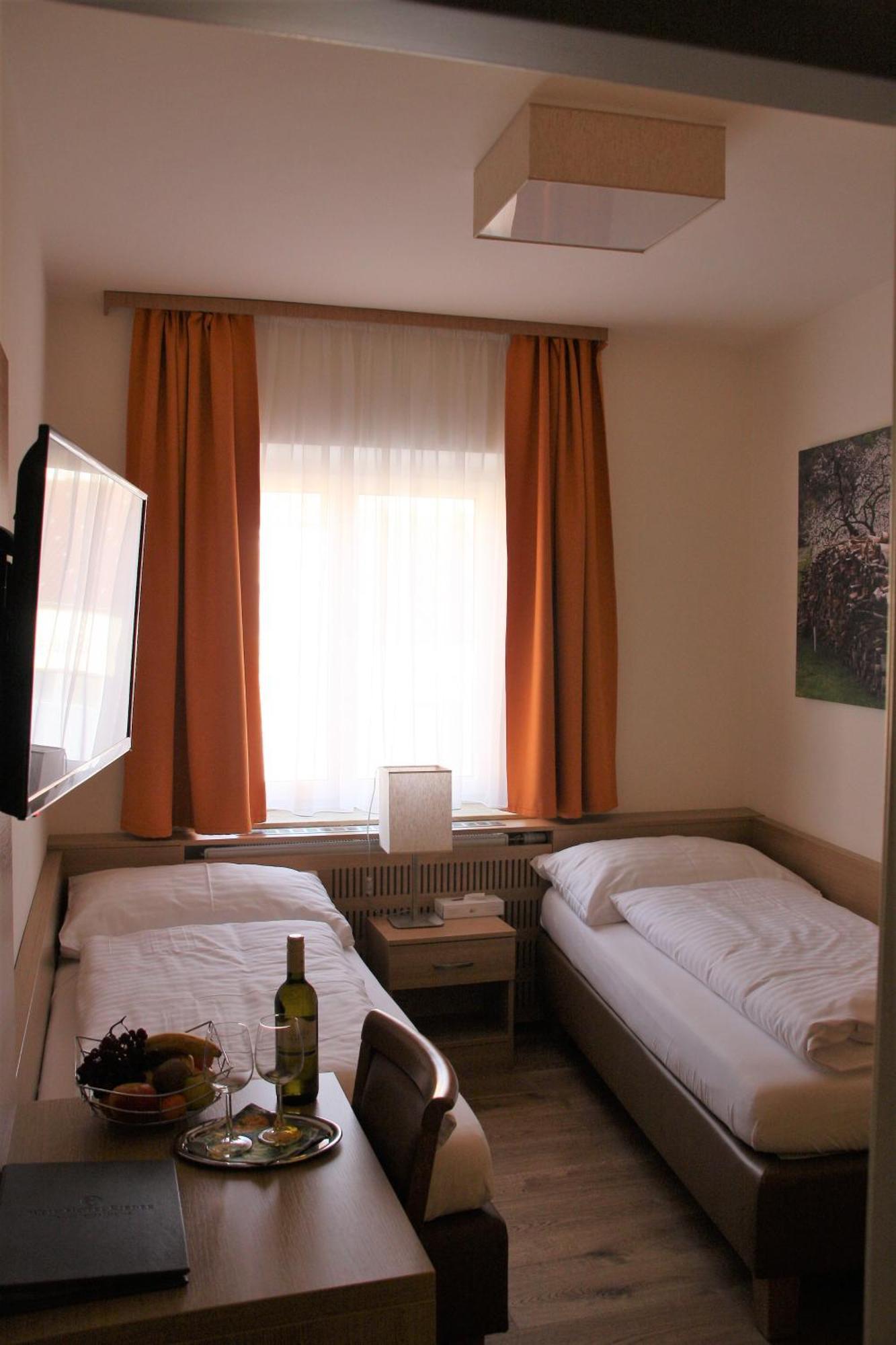 Weinhotel Rieder Poysdorf Buitenkant foto