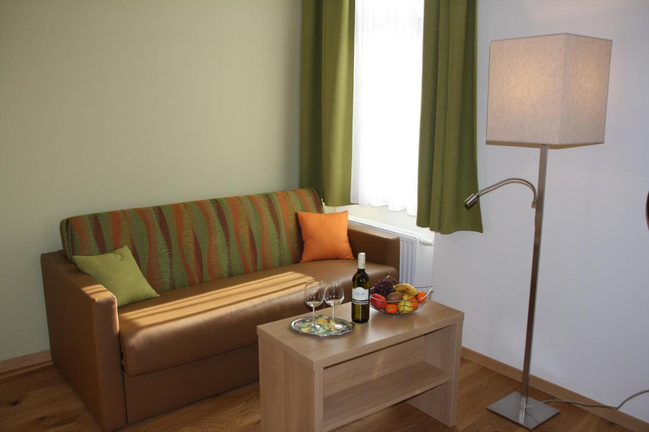 Weinhotel Rieder Poysdorf Buitenkant foto