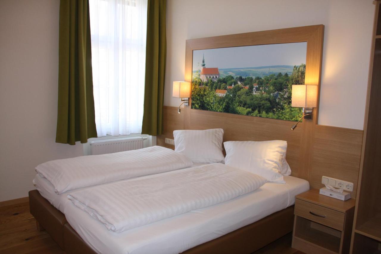 Weinhotel Rieder Poysdorf Buitenkant foto