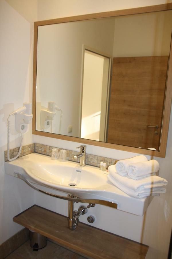 Weinhotel Rieder Poysdorf Buitenkant foto